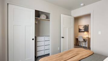 Bureau, fer et planche Ă repasser, lit parapluie, Wi-Fi gratuit