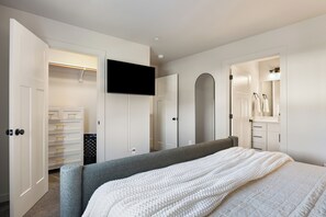 Schreibtisch, Bügeleisen/Bügelbrett, Reisekinderbett, kostenloses WLAN