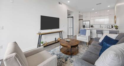 Chic Downtown Condo Steps from UIowa & Nightlife