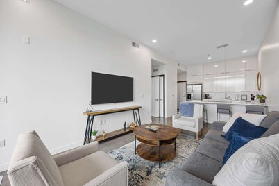 Chic Downtown Condo Steps from UIowa & Nightlife