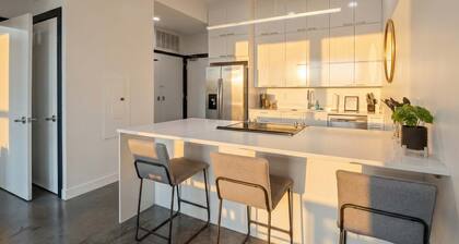 Chic Downtown Condo Steps from UIowa & Nightlife