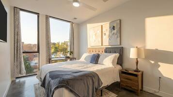 1 bedroom, desk, iron/ironing board, WiFi