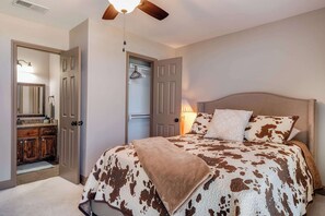 3 chambres, fer et planche à repasser, Wi-Fi, draps fournis
