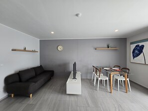Apartment, Balcony, City View | Living area