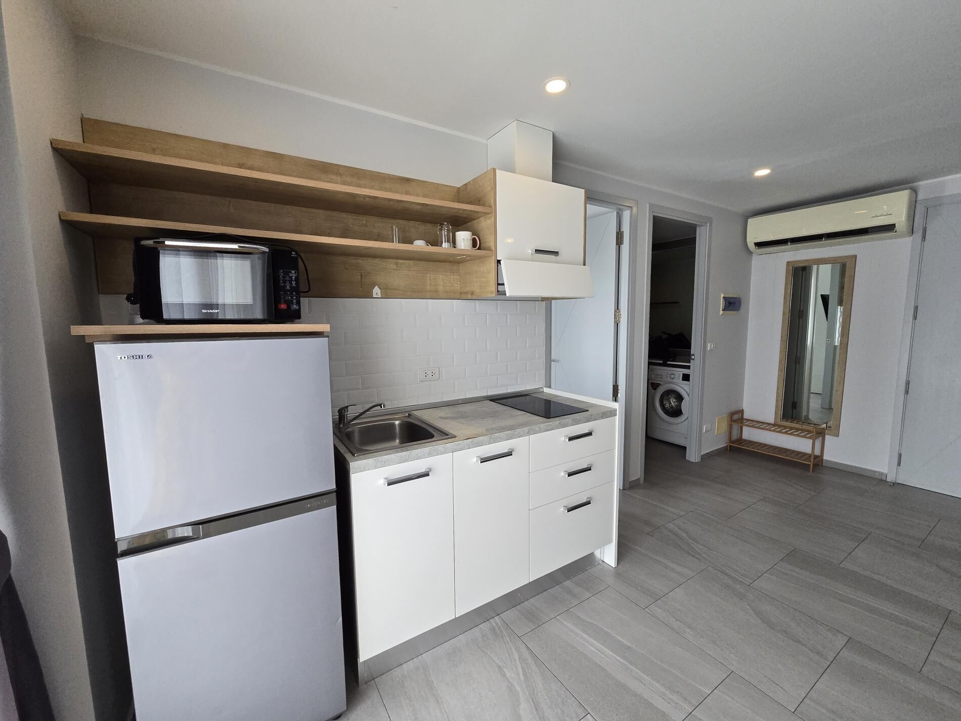 Apartamento, sacada, vista para a cidade | Cozinha americana privada