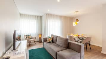 House | 2 bedrooms, desk