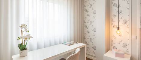 Apartment | 2 bedrooms, desk