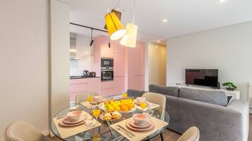 House | 2 bedrooms, desk