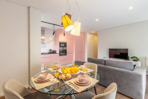 2 bedrooms, desk - Flamingo Apartment - Minho s Guest (Braga)