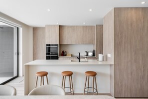 อพาร์ทเมนท์, สูบบุหรี่ได้ | 3 ห้องนอน