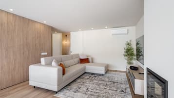 Apartment, Smoking | 3 bedrooms