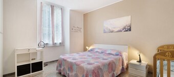 Apartment 'Caruggio Al Mare' with Balcony, Wi-Fi and Air Conditioning