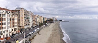 Apartment 'Caruggio Al Mare' with Balcony, Wi-Fi and Air Conditioning