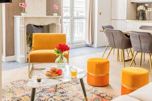 Daily local cuisine breakfast for a fee - Merveil Luxury Suite - Louvre - Therese (Paris)