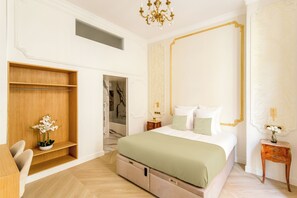 Literie hypoallergénique, surmatelas, coffres-forts dans les chambres