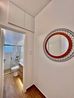Shower, hair dryer, towels, soap - Sleek Studio in Voula Center (Voula)