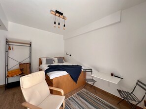 1 bedroom, iron/ironing board, WiFi, bed sheets - Sleek Studio in Voula Center (Voula)