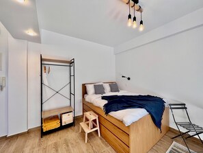 1 bedroom, iron/ironing board, WiFi, bed sheets - Sleek Studio in Voula Center (Voula)