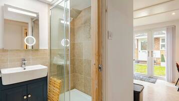 Studio, 1 Bedroom, Patio | Bathroom amenities