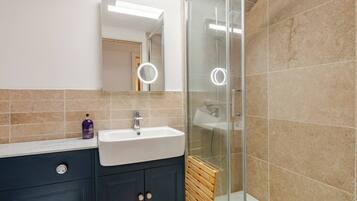 Studio, 1 Bedroom, Patio | Bathroom