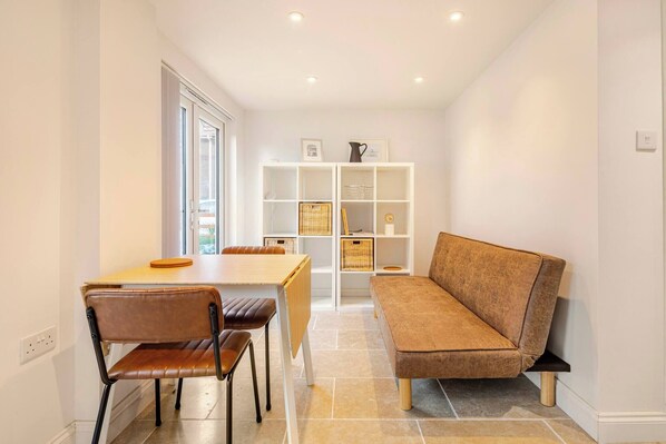 Dining - Skylight Studio Near Hospital (King's Lynn)