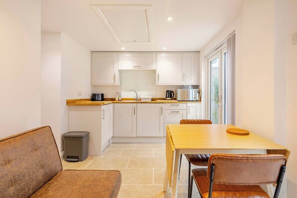 Studio, 1 Bedroom, Patio | Interior