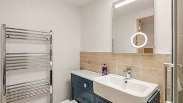 Studio, 1 Bedroom, Patio | Bathroom