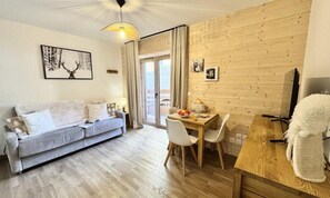 Living area - Apartment in Vars Near the Ski Slopes (Vars)