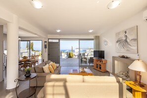 Villa | 3 bedrooms - Lenias Sea View in Neo Chorio (Neo Chorio)