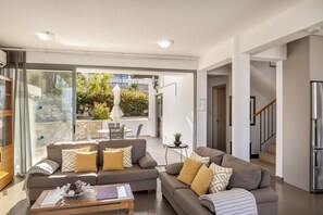 Villa | 3 bedrooms - Lenias Sea View in Neo Chorio (Neo Chorio)