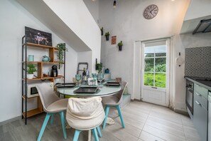 Dining - Villa 'Sunrise' with Private Terrace, Private Garden and Wi-Fi (Carvoeiro)