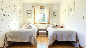 3 bedrooms, iron/ironing board, free WiFi