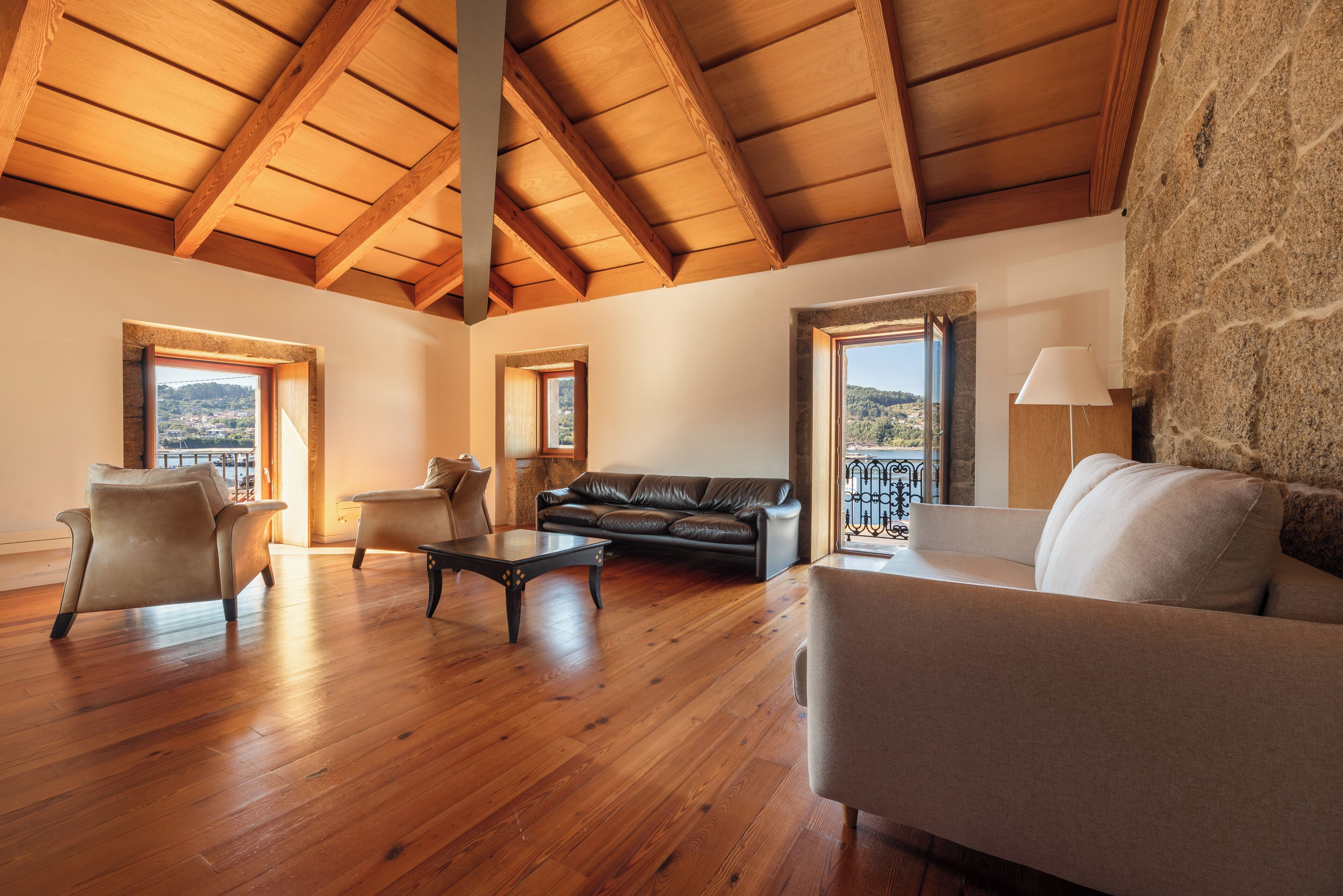 Deluxe Suite, Balcony, Sea View | Free WiFi