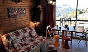 Living area - Holiday Home in Orcieres Near Ski Slopes (Orcieres)