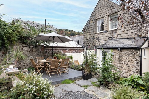 Stylish luxurious 5 bedroom house, central Lynton