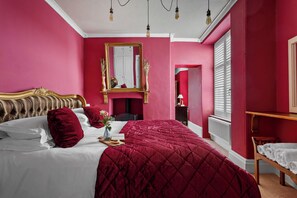 5 bedrooms, iron/ironing board, free WiFi, bed sheets