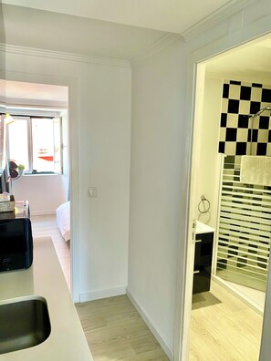 Dusche, Haartrockner, Handtücher, Seife