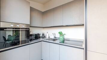 Suite, vistas a la ciudad | Cocina privada