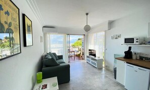 Living area - Apartments for 4 People (Antibes)