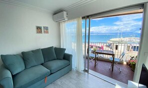 Living area - Apartments for 4 People (Antibes)