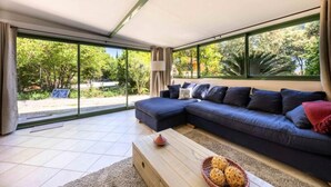 Living area - Apartments for 3 People (Grasse)