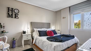 3 室のベッドルーム、アイロン / アイロン台、WiFi、ベッドシーツ