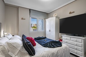 3 slaapkamers, een strijkplank/strijkijzer, wifi, beddengoed