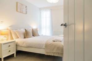 2 quartos, ferros/tábuas de passar roupa, Wi-Fi, roupa de cama