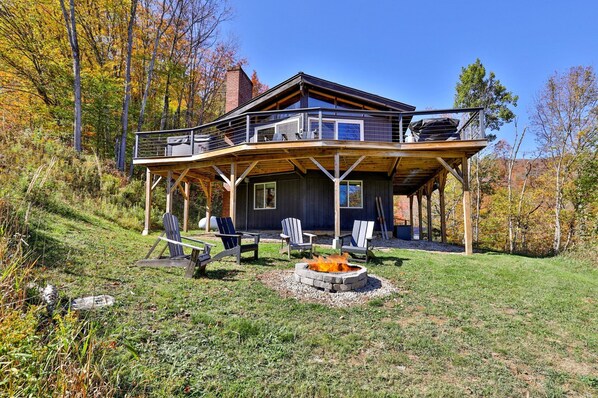 Property grounds - RoundTop Chalet | Hot Tub, Fire Pit & Mountain Views near Killington & Okemo (Plymouth)