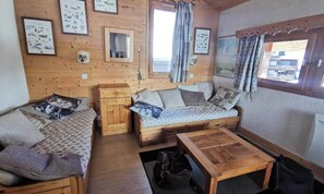 Living area - Arpason 80 (Les Allues)