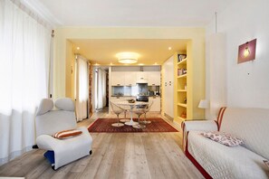 TV - Apartment 'Bilocale 10' with Mountain View, Balcony and Wi-Fi (Gressan)