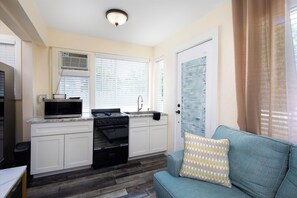 Smart-TV, bordtennis og bøker