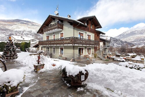 Apartment 'Bilocale 4' with Mountain View, Shared Terrace, and Wi-Fi
