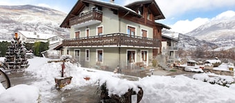 Apartment 'Bilocale 4' with Mountain View, Shared Terrace, and Wi-Fi